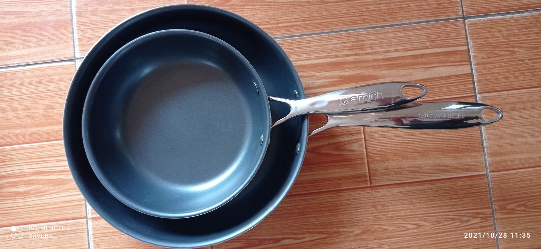 Hàng đẹp, cầm rất nặng tẩy. Tuy nhiên cái chảo 20 cm trông rất bé so với cái chảo 26 cm.