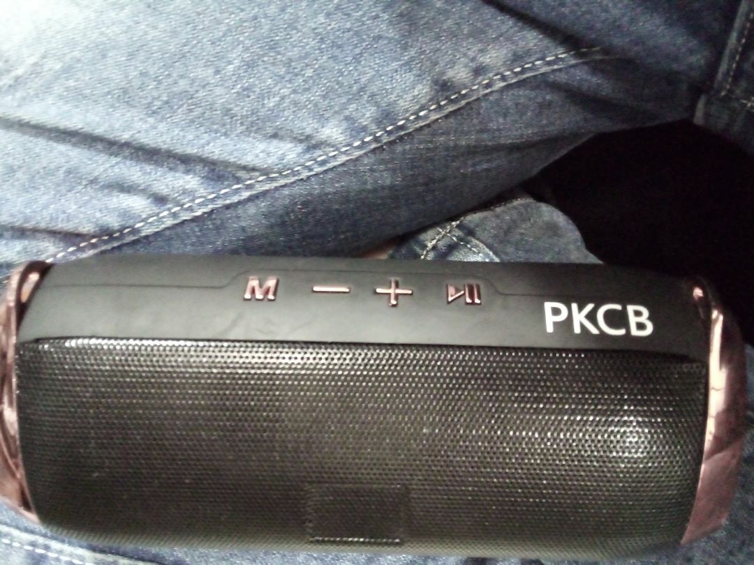 loa phù hợp với giá tiền, kết nối được cả điện thoại và máy tính, khá ổn trong tầm giá