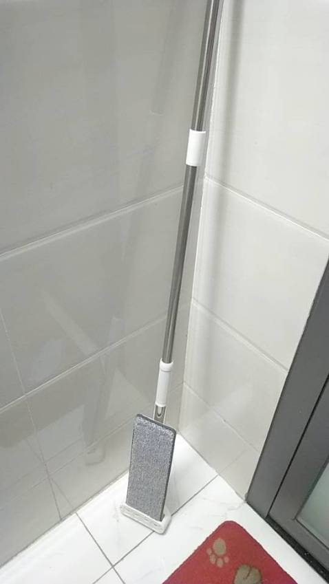 Hàng bên ngoài còn đẹp hơn hình ảnh, giao hàng nhanh. Cây lau nhà vắt khô, lau nhanh vì bàn lau lớn. Đặc biệt là nhà sạch và khô nhanh nữa. Mình rất hài lòng, mn nên mua nhé