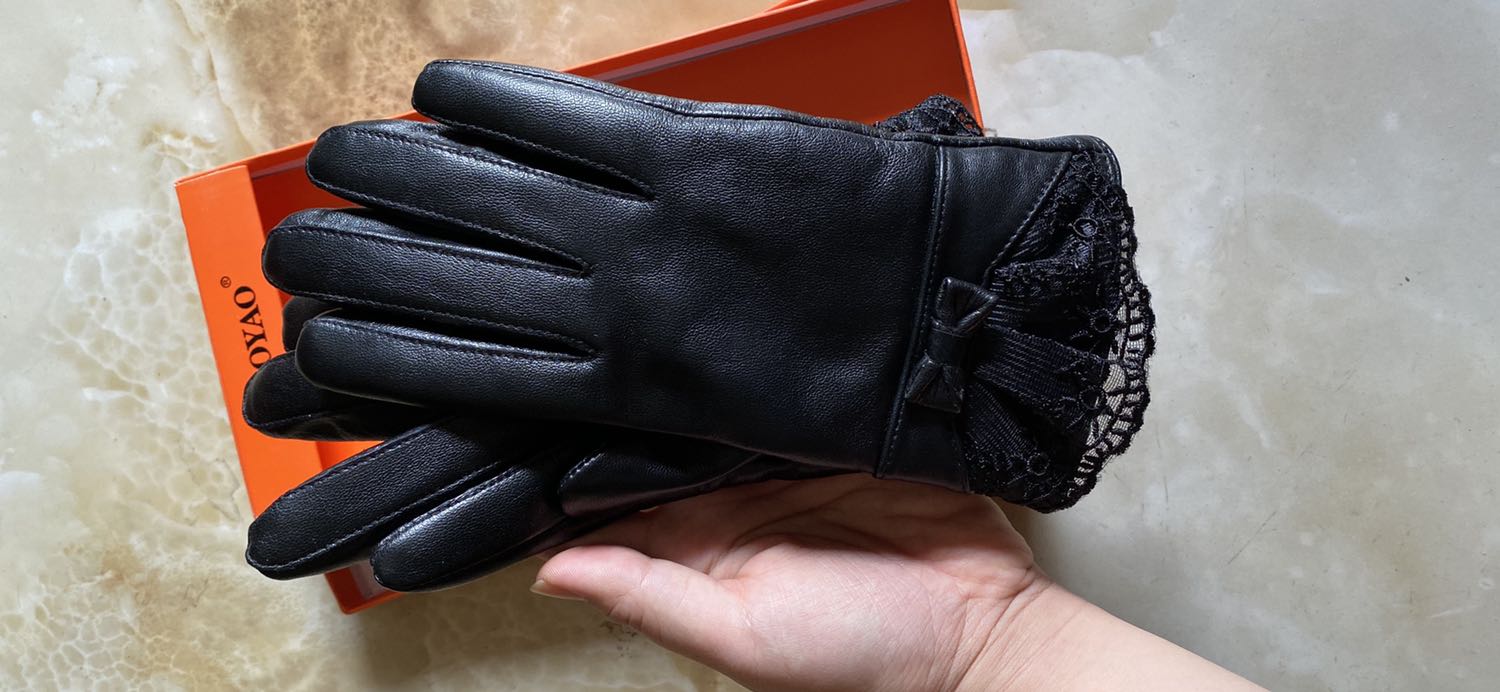 Chất da khá đẹp, ôm tay, đóng gói cản thận và mình khá ưng. Nhất là ko bị to sụ và dùng được điện thoại ??