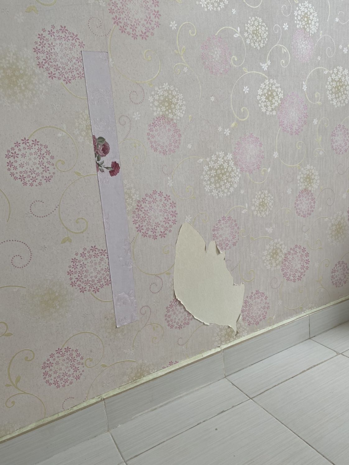 vá lỗ thủng do con nhỏ nó xé