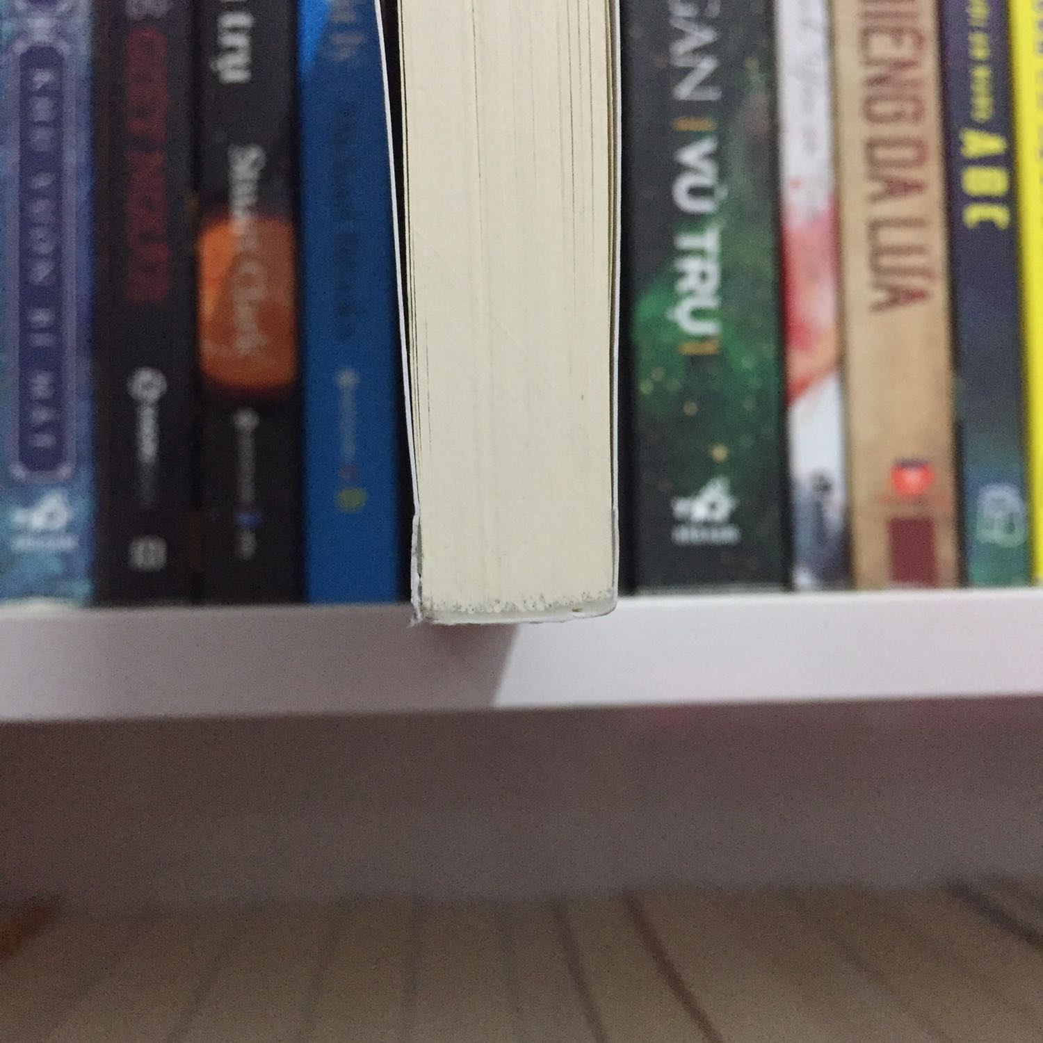 Mình đã mua hàng tại Tiki khá lâu rồi, từ khoảng 2015 đến 2016, và hiện tại thì mình đang thật sự thất vọng và chán nản với cách làm việc của Tiki :) Sách được giao đến mình cũ và bẩn đến mức không thể nào tưởng tượng được nhưng mình cũng xin phép không đổi trả hàng :> vì khoảng vào ngày 24/10 đến 28/10 mình có 2 đơn hàng được Tiki bảo là đổi sách mới cho mình nhưng đến tận ngày hôm nay thì vẫn chưa hề thấy, nói chung thì cách làm việc và chất lượng sản phẩm của Tiki đã thay đổi quá nhiều rồi ^^