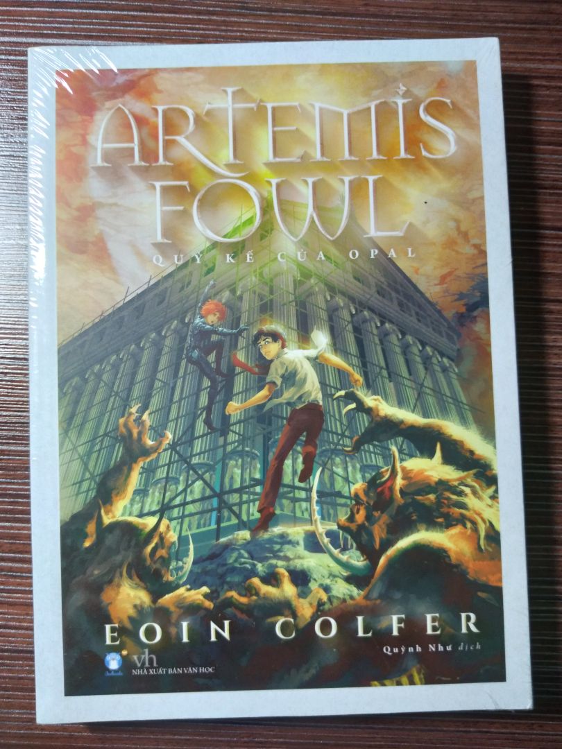 vừa mua xong, chưa lột tem, giao hàng nhanh, thiết kế bìa đẹp  :)