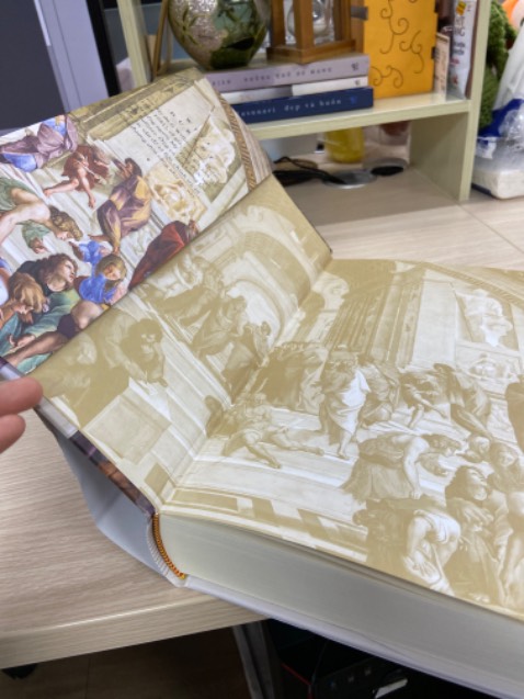 Giao nhanh nhé, bìa cứng chắc chắn, nội dung chưa đọc nên chưa biết Giao nhanh nhé, bìa cứng chắc chắn, nội dung chưa đọc nên chưa biết