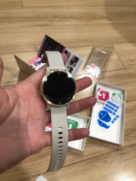 Giao hàng cẩn thận, có hướng dẫn chi tiết, đồng hồ mình đeo đến lúc trầy rồi mới nhớ mua dán, tiếc ghê!