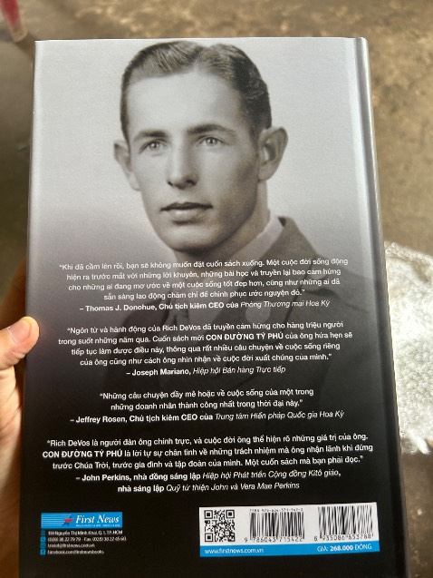 Mong chờ quyển sách đã lâu . Hàng về rất chi là thích , trước hết khâu đóng gói rất kĩ , sách mới đẹp . Biết ơn ngài Rich và Jay đã mang cơ hội tốt đẹp này cho những ai khát khao muốn thực hiện ước mơ của họ và mang những sản phẩm tốt nhất tới tay người tiêu dùng . Cuốn sách rất cần cho những ai cần lắm một cơ hội .