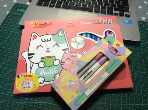 Mình mua tặng bạn nên không nhận xét được nhiều, nhưng đóng gói chưa được chỉnh chu lắm, bao bì thiết kế rất xinh, high ly recomended