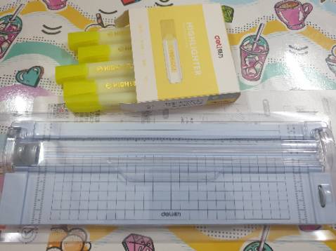 Bàn cắt giấy như hình quảng cáo, gọn, nhẹ, đẹp, cắt dễ dàng. Cám ơn tiki & shop nhiều.