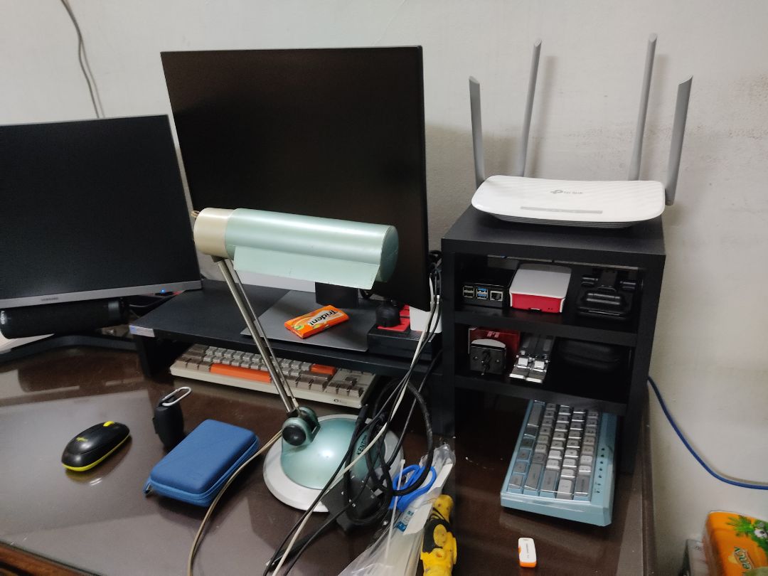 rất ok nha, ốc lắp đủ chắc chắc mà rất dễ tháo ra, mình lắp sai nên tháo ra mấy lần, đúng là đơn giản mà đẹp nha. có cho miếng che lỗ gắn ốc nhưng mà mình ko xài, để đinh ốc v cho đẹp 😂😂😂