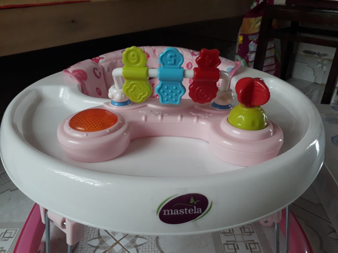 xe cứng cáp, dễ gấp gọn, đồ chơi đẹp bé rất thích, màu hồng tươi tắn khá đẹp,lúc mua 512k giờ giảm giá có hơn 400k...