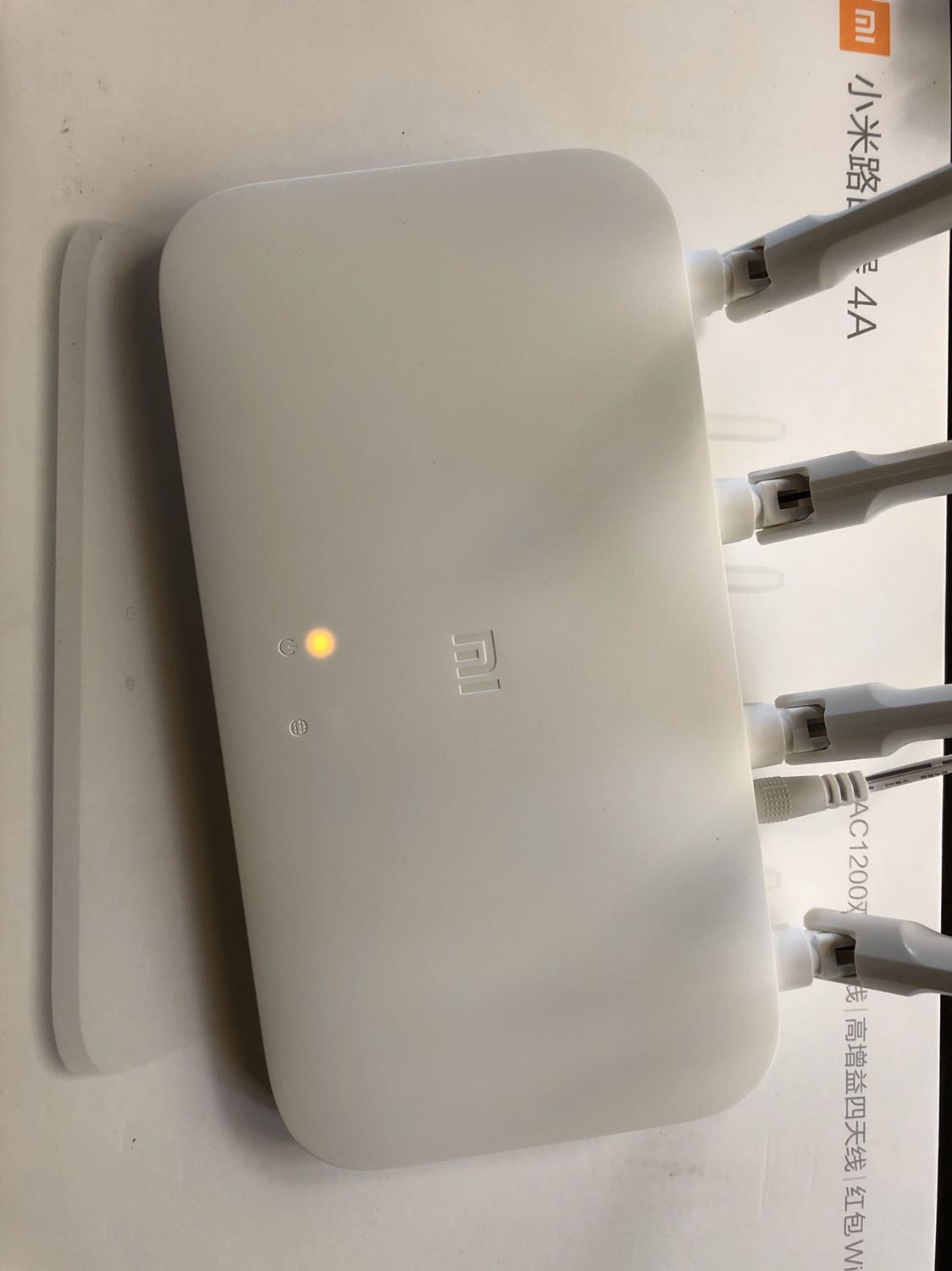 Tốt trong tầm giá với Dualband 2.4gHz+5gHz, mình dùng làm repeater cách cục chính tầm 50m, có app MiWifi cho cả iOS và Android quản lí, cài đặt tiện lợi. trên app có tiếng anh còn nếu set trên web máy tính thì chỉ hiện tiếng trung nhưng có thể tự động dịch qua trình duyệt chrome