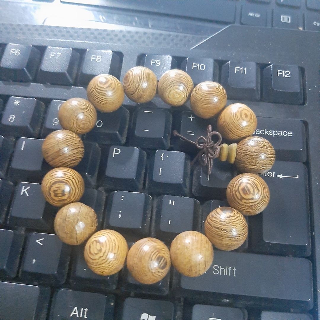 Vòng đẹp giống hình. rất đáng mua