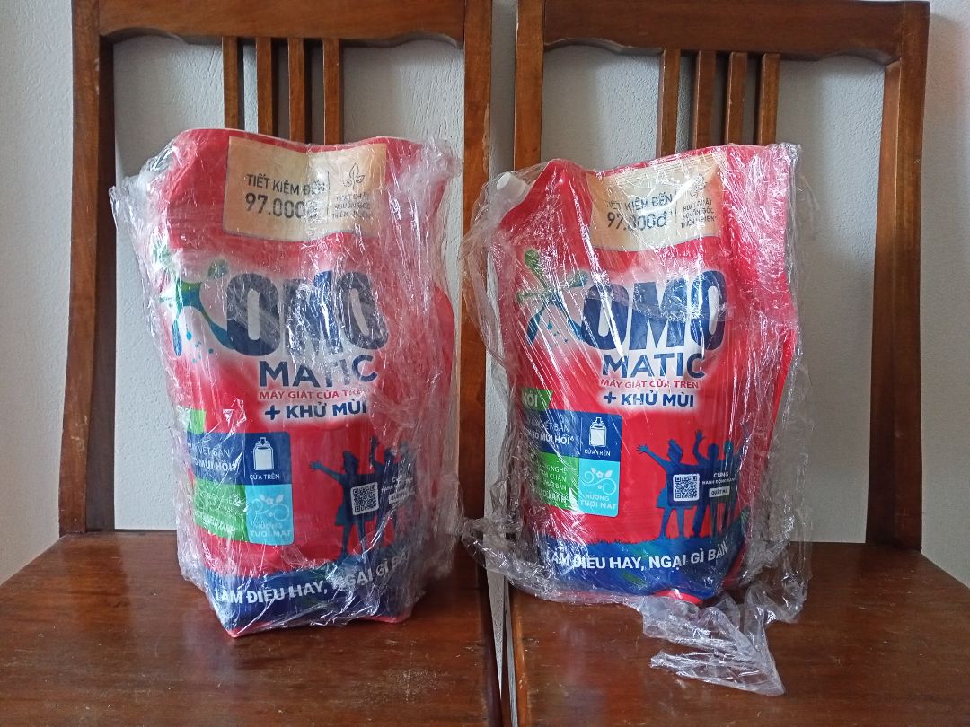 Giao hàng thần tốc quá mọi người ạ, tỉnh lẻ mà đặt trưa hôm trước thì trưa hôm sau hàng đã trên tay. Mặc dù là cận Tết mà từ xử lí đến giao hàng nhanh quá xá
Đóng gói cẩn thận, kĩ càng
Dùng loại này thì đậm đặc với hương cũng rất thơm, quen rồi nên chỉ ứng mua trên Tiki
Điểm 10 cho cả dịch vụ và chất lượng sản phẩm. Mãi ủng hộ