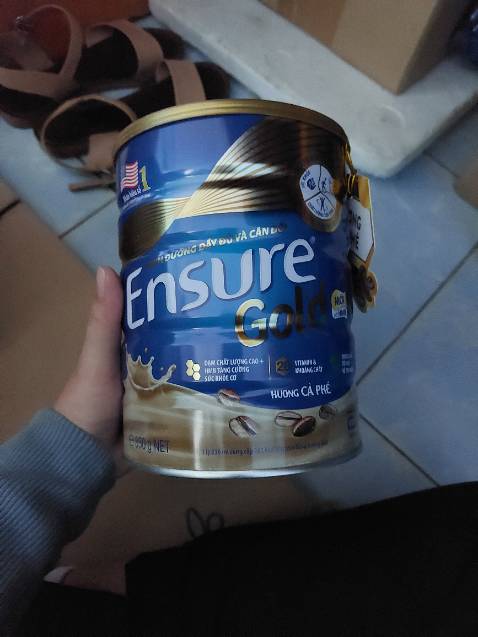 Có phần checkin mã QR ra hàng chính hãng nhé. NSX, HSD và thời gian hàng về tới Việt Nam. Mình chụp trong lúc thiếu sáng.