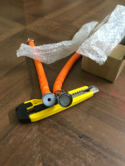 Một vòi thiếu đầu lưới lọc ra nước, đề nghị shop gửi bổ sung