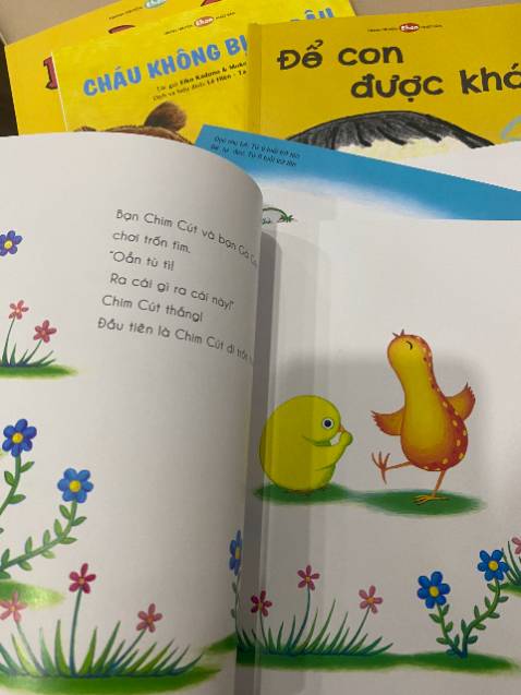 rất khuyên ba mẹ nên đọc dòng ehon này vì phù hợp với độ tuổi các con, ko nên ép đọc sách quá nhiều chữ con ko có khả năng sáng tạo