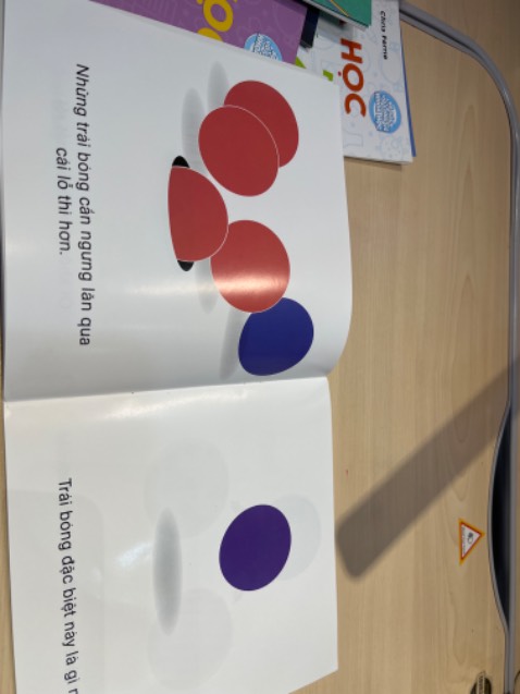 Cuốn sách với hình minh hoạ dễ hiểu, giải thích ngắn gọn súc tích giúp bé những kiến thức ban đầu về chọn lọc tự nhiên khá thú vị