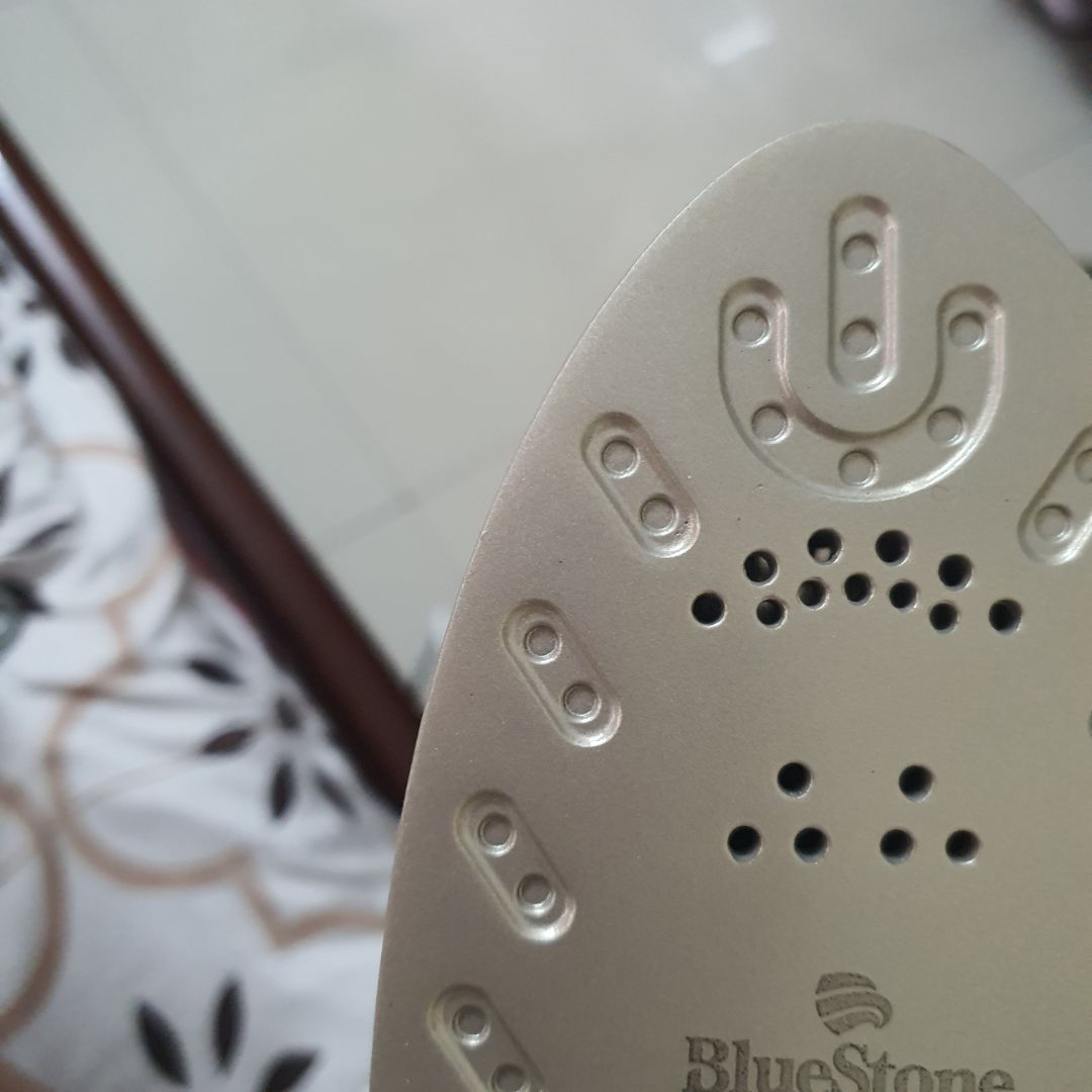 sản phẩm cầm chắc tay, là tạm ổn, hơi nước yếu phù hợp với vải mỏng thôi, mặt đế hoàn thiện chưa sắc sảo, mang đi du lịch sẽ tiện vì nhỏ gọn. tikinow ship rất nhanh