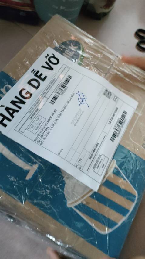 Đóng gói cẩn thận, giao hàng nhanh, nhân viên vận chuyển vui vẻ