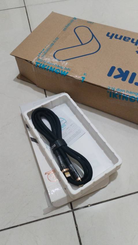 Chất liệu dây tốt, có vòng băng dính quấn gọn, 2 đầu mạ vàng sáng đẹp, đóng gói chuyên nghiệp gọn gàng. Hàng xịn nên mua nha anh em