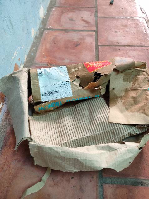 Nhìn gói hàng muốn xỉu luôn. Nhưng shop gói kỹ, bên trong vẫn đẹp bình thường. Chưa *** nhưng cho 5 sao shop đóng hàng cẩn thận.