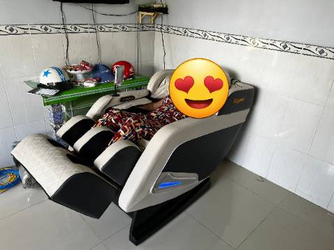 mình đã qua showroom kagawa thử ghế nằm thấy ưng ý. Lên tiki thấy đang đc sale và tặng quà nên chốt đơn luôn. Ghế đầy đủ các chức năng massage, so với giá tiền là quá ổn áp. nv giao hàng hỗ trợ lắp đặt