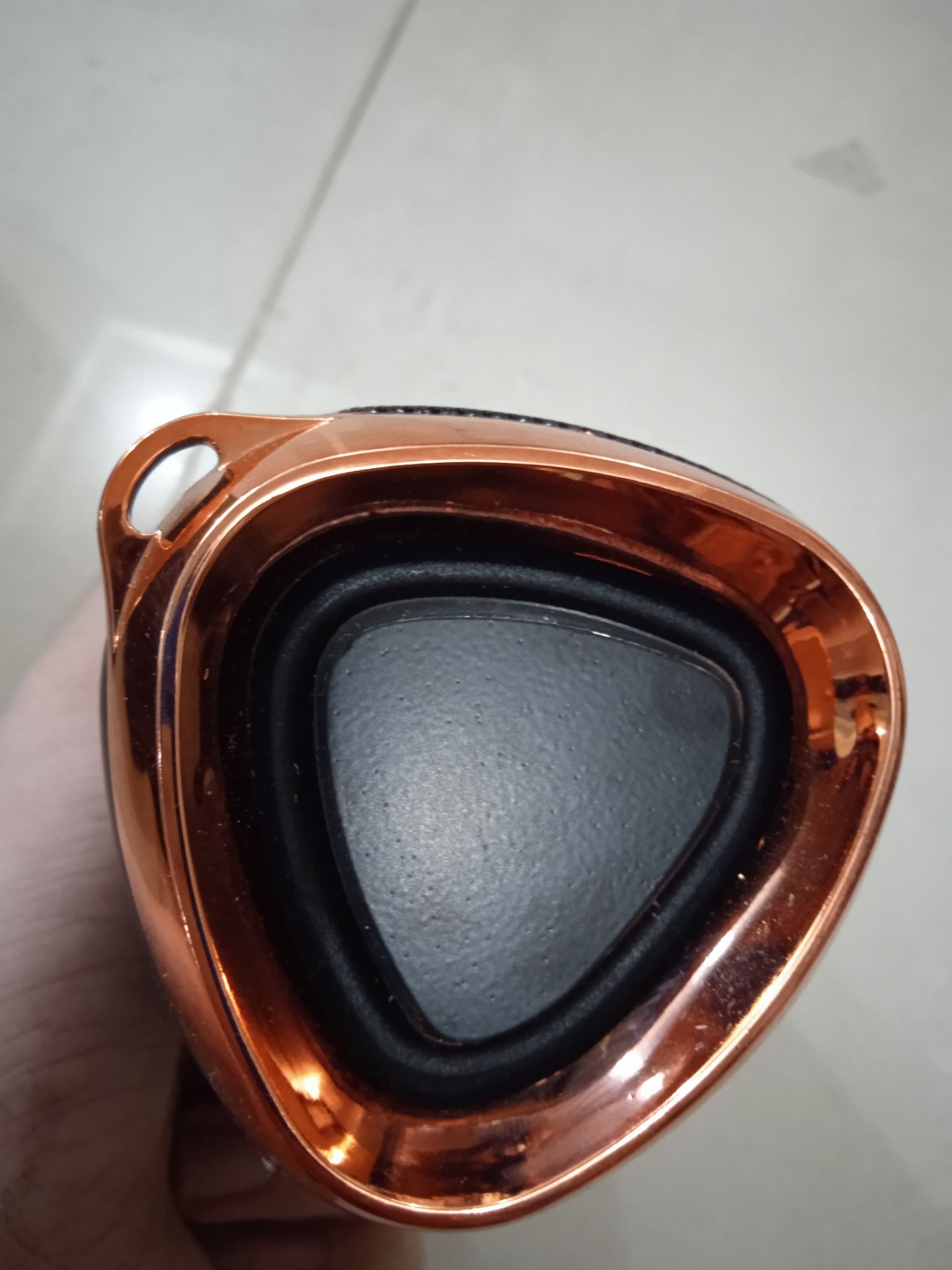 loa đẹp ít nút dễ xài bắt Bluetooth cũng xa với giá tiền thì loa quá rẻ