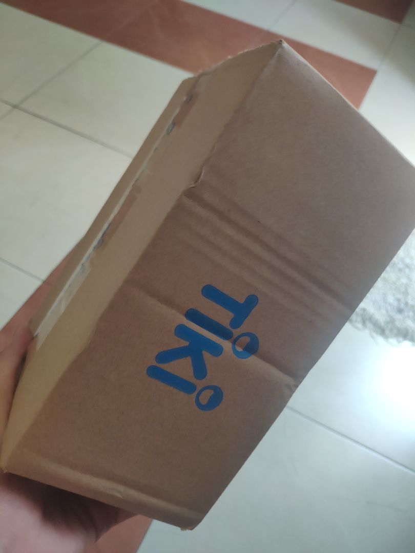 Đóng gói kĩ, ưng ý, hơi tiếc tí là trang bìa bị xước nhẹ chắc do vận chuyển nhưng không sao sản phẩm tốt hài lòng