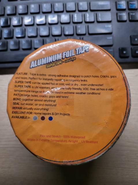 Sản phẩm nhìn cũ, không rõ có bị hết date chưa, đóng gói thủ công không đẹp, nhãn mác không đúng như ảnh trên shop.
Keo bị chảy.
Dán thử 1 miếng thì có vẻ không dính như quảng cáo. (Đã làm theo hướng dẫn trên shop)