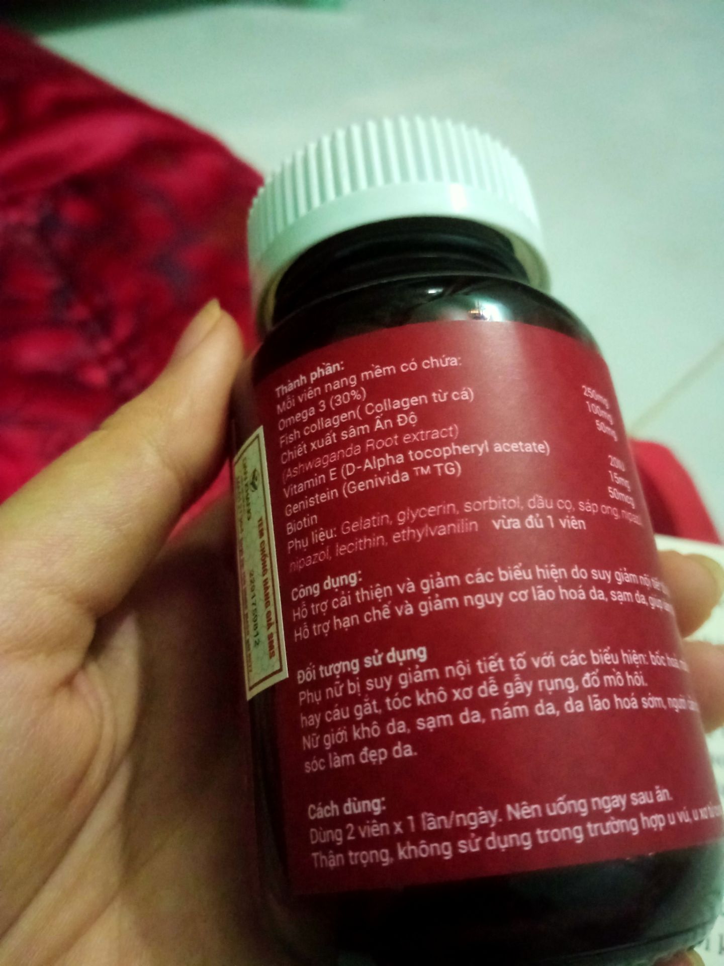 Đây là lần đầu mình dùng em này. Thật ra dạo gần đây mình cảm thấy cơ thể khá khó chịu, tâm trạng thay đổi và có chút xuống sắc nên mua em này về để bổ sung nội tiết. Mình chỉ mới sử dụng vài ngày nên chưa có kết luận gì, nhưng từng được người quen chia sẻ có hiệu quả nên mình cũng an tâm mua online sử dụng. Dù sao cũng không phải là thuốc trị bệnh, mình hy vọng không có tác dụng phụ gì. Mà thực ra mấy ngày dùng cũng came thấy bình thường, không có phản ứng khác. Mọi người yên tâm mua dùng thử nhé. Giá thành như thế này cũng gọi là rẻ! Đây là lần đầu mình dùng em này. Thật ra dạo gần đây mình cảm thấy cơ thể khá khó chịu, tâm trạng thay đổi và có chút xuống sắc nên mua em này về để bổ sung nội tiết. Mình chỉ mới sử dụng vài ngày nên chưa có kết luận gì, nhưng từng được người quen chia sẻ có hiệu quả nên mình cũng an tâm mua online sử dụng. Dù sao cũng không phải là thuốc trị bệnh, mình hy vọng không có tác dụng phụ gì. Mà thực ra mấy ngày dùng cũng came thấy bình thường, không có phản ứng khác. Mọi người yên tâm mua dùng thử nhé. Giá thành như thế này cũng gọi là rẻ!