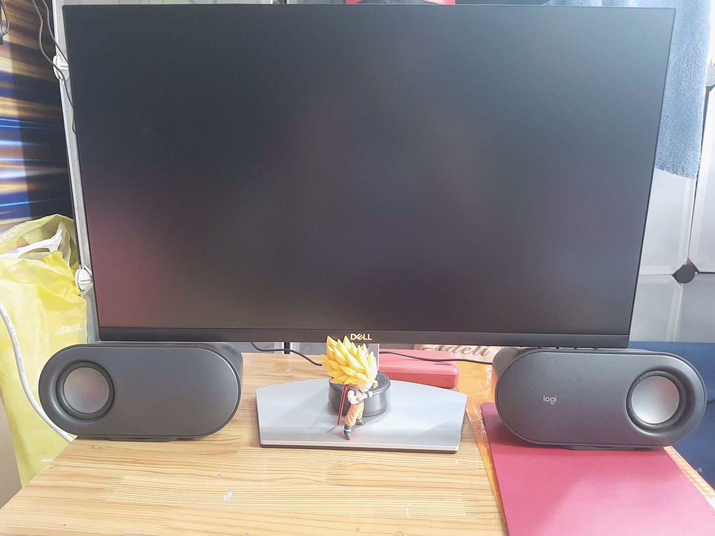 màn hình đẹp lắm, săn sale dc giá 37xxx thôi , giao hơi lâu ở trug tâm tp mà 1 tuần mới có, ko biết có j thi bảo hành thế nào nhỉ?