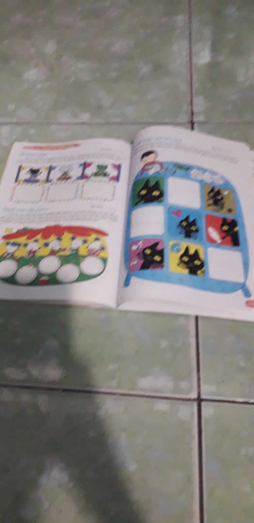 có rất nhiều trò chơi hay, giúp bé mở rộng trí tuệ hơn.bé rất thích các trò chơi trong cuốn sách .