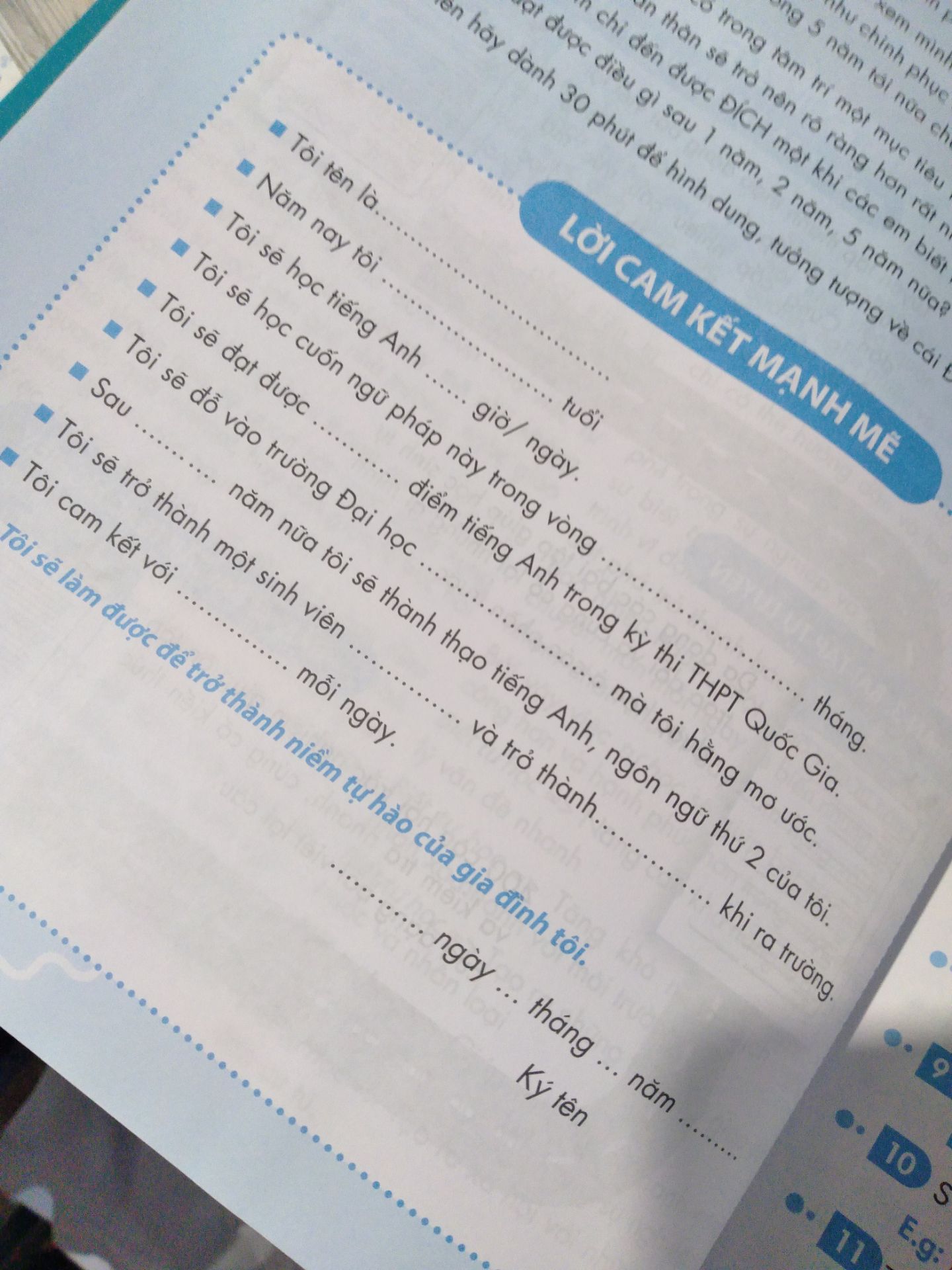 sách hay lắm mọi người, có cấu trúc và đáp án chi tiết, bạn nào ở mức  7+ nên tham khảo để nâng cao nha, mình ở mức 7+ nên sách khá nâng cao với mình, mọi người lưu ý. còn về phần đóng gói hơi tệ xíu, k có bao bọc nên sách mình nhận hơi giập góc. Sách mega hay nên mình sẽ tiếp tục ủng hộ, chỉ ngại phần đóng gói