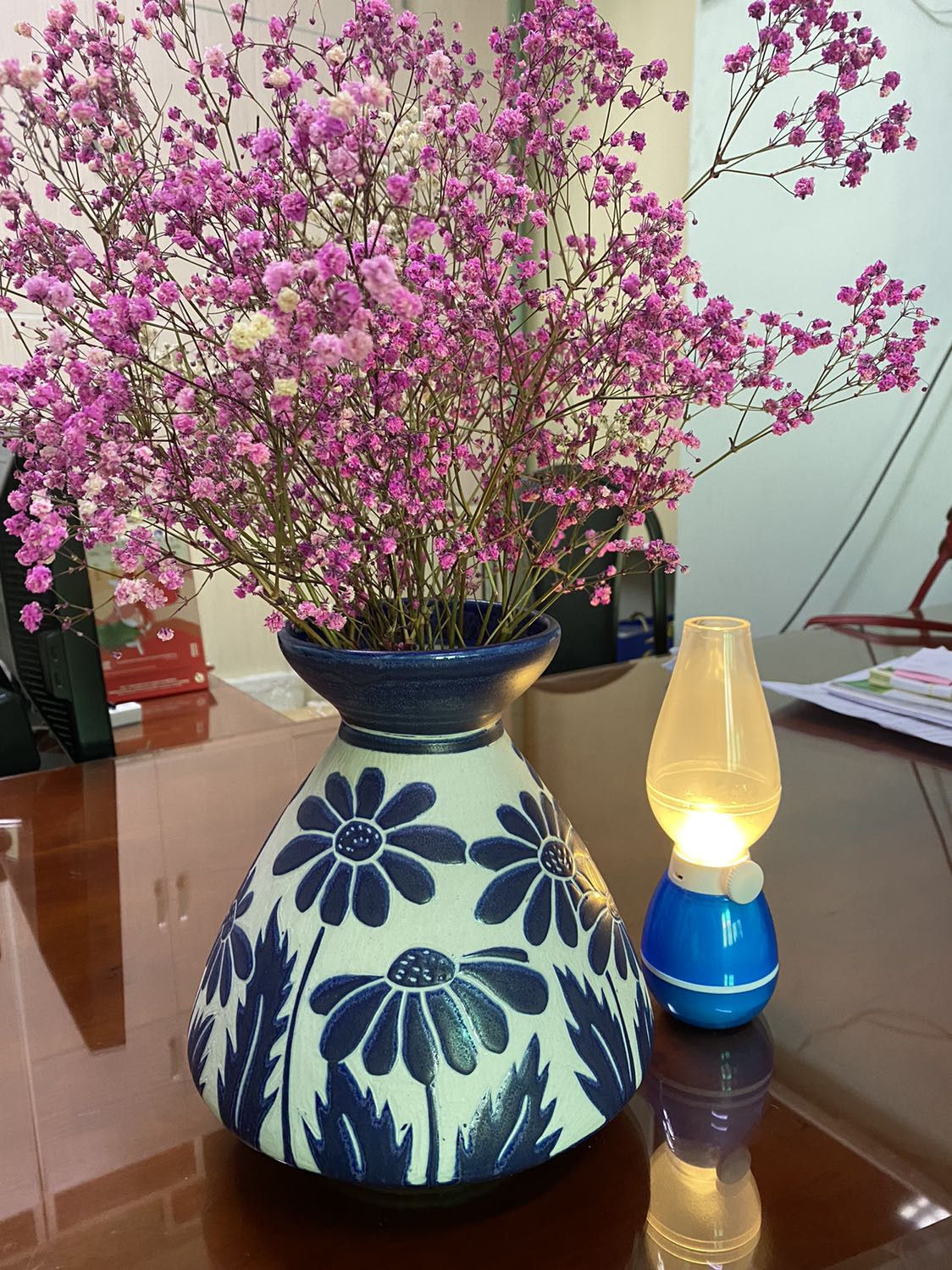 Sp dùng thấy hài lòng, kiểu dáng trang nhã, tiện lợi! Tuy nhiên, khi mình đặt 3 cái cùng 1 đơn hàng thì nên cho khác màu! Hy vọng đặt lần sau được màu đỏ!