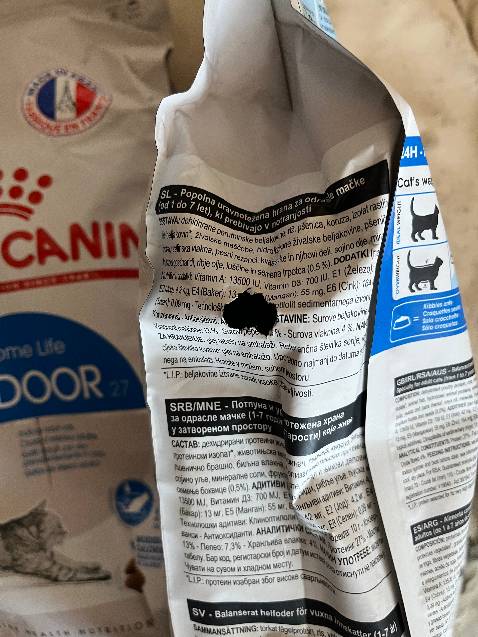 Sản phẩm giao chất lượng rất kém 
01 - Túi bị chuột cắn thủng và 01 túi bị thủng do quá đóng gói hàng hóa
Đến mèo còn không ăn được nên Shop xem xét đổi hàng giúp Sản phẩm giao chất lượng rất kém 
01 - Túi bị chuột cắn thủng và 01 túi bị thủng do quá đóng gói hàng hóa
Đến mèo còn không ăn được nên Shop xem xét đổi hàng giúp