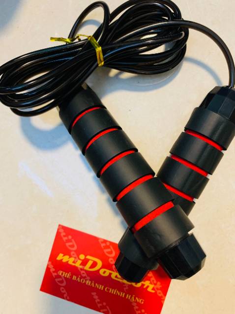 Dây đẹp, chắc tay, ship hàng cực nhanh. Mình đặt hôm qua mà hôm nay đã đến tay rồi. Chưa kể mình có tới 2 mã giảm giá từ tiki và zalopay nên mua với giá rất hời luôn ấy. Vote 5* cho 1 chú dây nhảy cả nhà cùng nhau xài nâng cao sức khoẻ mùa covid quay về. Chúc ai đọc được đánh giá này sẽ đi qua những ngày covid thật bình an!
Dây nhẹ, chắc chắn, thay đổi chiều dài dây khá dễ dàng. Lúc nhận hàng về mình mới nhảy thử vài cái thấy cũng ổn, mong dây sẽ bền. Hàng đóng gói cẩn thận, giao hàng cũng nhanh, nói chung là nên mua nha.