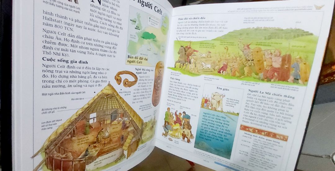 - Giao nhanh cực, đóng gói kĩ. Sách nguyên vẹn, nguyên seal, không hư hại gì.
- Sách khổ lớn, cầm nặng tay. Bìa cứng trong và bìa áo ngoài, in ấn sắc nét. Ruột sách tương đối dày, đều được in màu cực đẹp. Nội dung cuốn hút, hấp dẫn, bổ ích. Tóm lại sách Đông A được trau chuốt kĩ càng từ trong ra ngoài, từ nội dung đến hình thức nên mọi người an tâm mua đọc nhé.
- Canh đợt -50% sale nên giá cực hời cho một quyển sách chất lượng thế này.
CỰC KỲ ƯNG Ý.