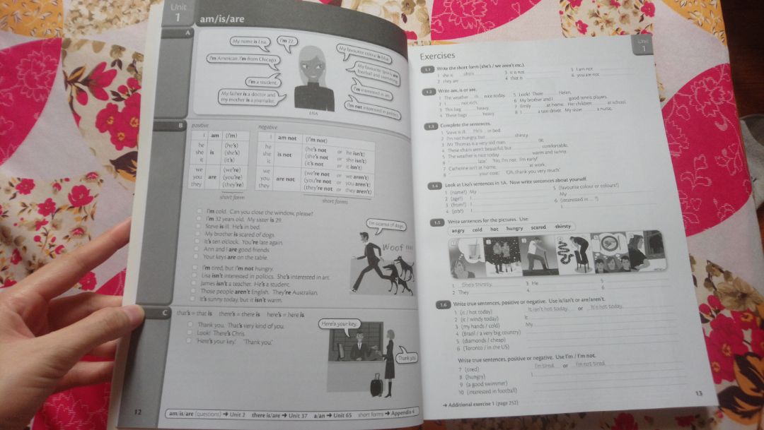 Quyển này được tái bản lần 4 và được bên FAHASA in luôn nên chất lượng khỏi phải bàn. Cuốn Essential này thì dành có những kiến thức cơ bản trong tiếng Anh cho cả việc tự học hoặc dạy kèm. Sách gồm 21 phần với 115 bài lẻ, bên cạnh đó còn có danh sách irregular verbs, short forms, phrasal verbs, active and passive, và phần Study guide cho những bạn ko biết nên học gì trước thì mình giở ra làm trắc nghiệm thử, nếu làm sai thì mình sẽ mở lại phần bài học để học ôn. Nói chung là đáng mua nhe ?
Sách mình nhận 3 cuốn đều mới tinh, giao hàng nhanh. Cám ơn FAHASA và Tiki nhé ?