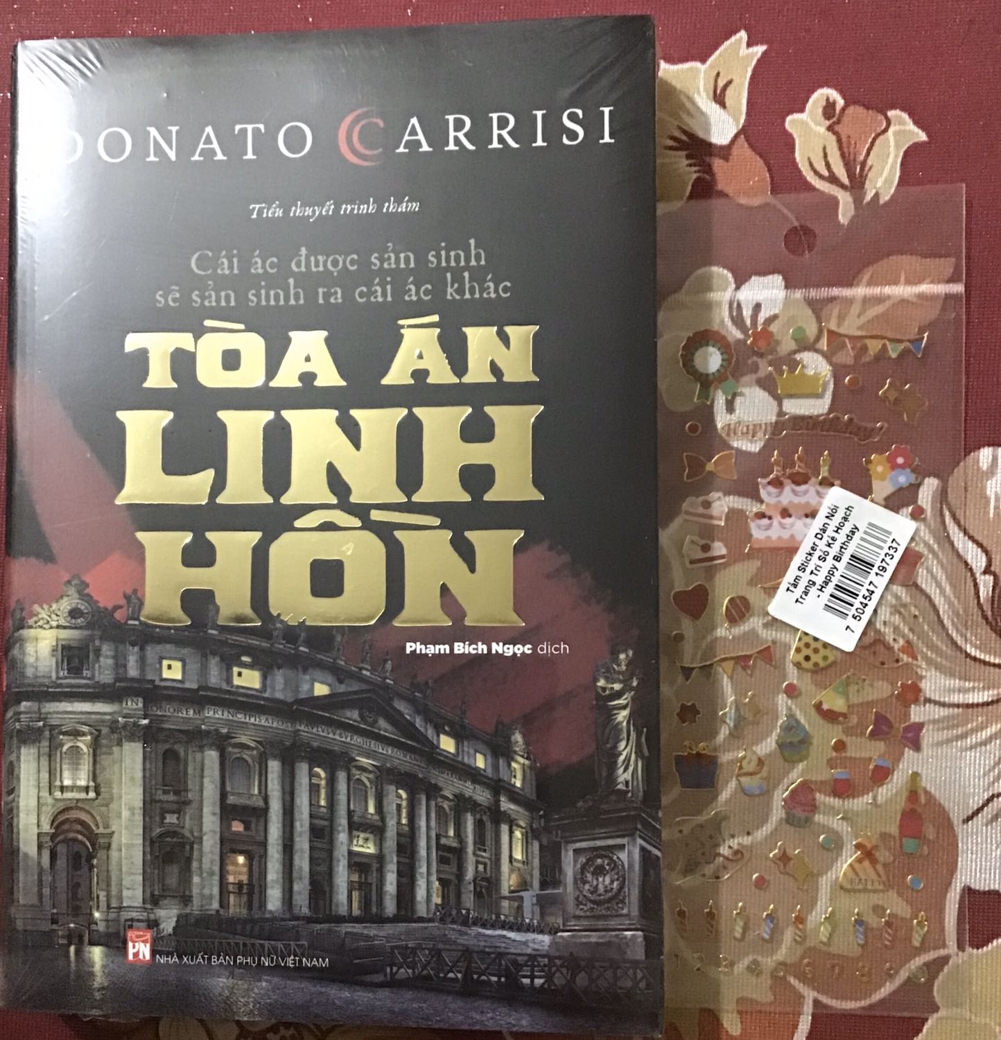 Một tác phẩm hay và lôi cuốn của tác giả Donato Carisi,mang một chút hơi hướng tôn giáo và vài điều bí ẩn chưa đc khẳng định trên thực tế. Nhưng vẫn rất cuốn hút,đáng đọc