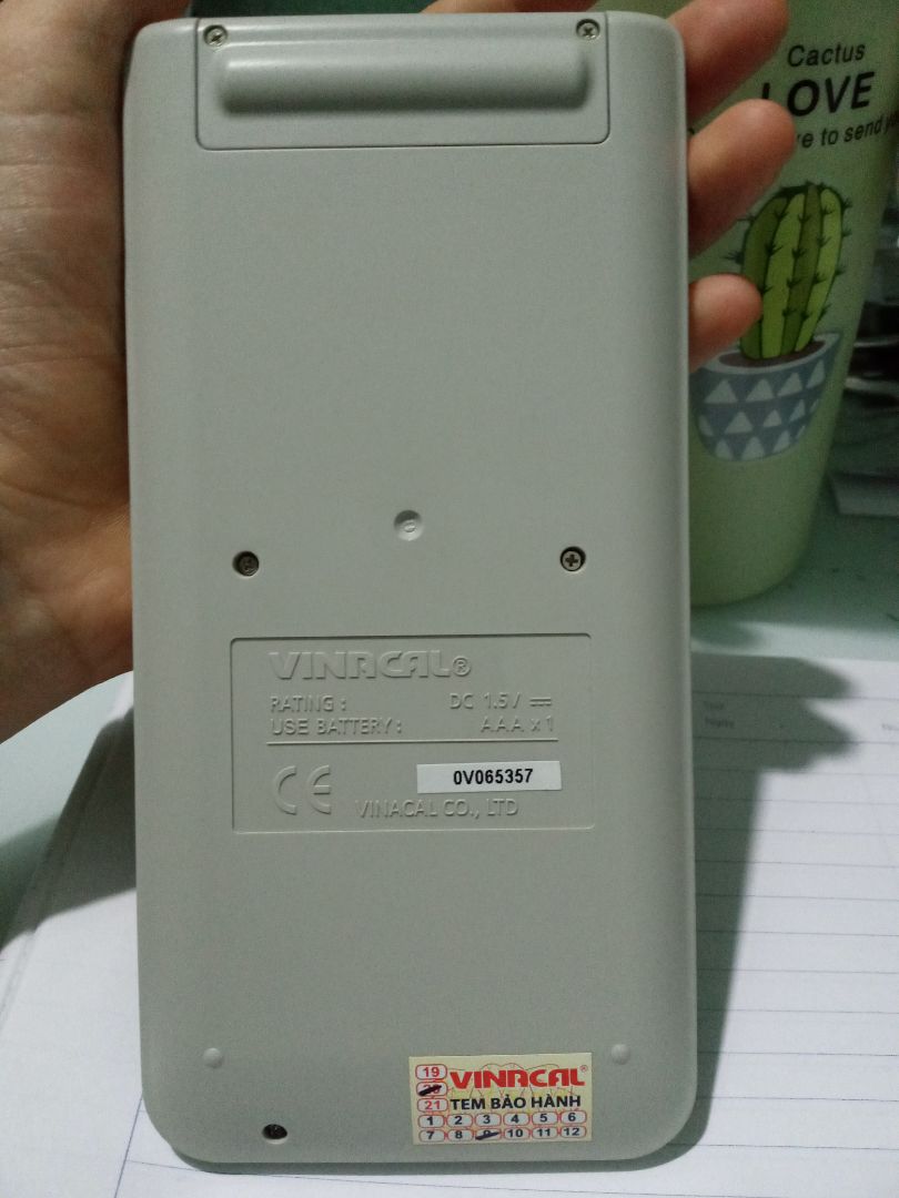 Máy bóng *** lộn, đẹp không chê vào đâu được, cầm trên tay thì trông sang chảnh thôi rồi luôn. Máy này nhẹ hơn máy Casio 580 nên cầm sướng tay, bấm cũng phê hơn. Đóng gói cẩn thận và giao hàng siêu nhanh.