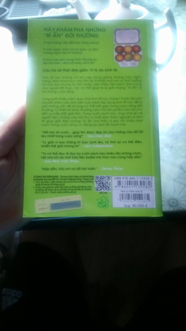 Một cuốn sách về kinh tế rất hay, đơn giản, dễ hiểu. Có rất nhiều các ví dụ dẫn chứng trên thực tế vô cùng quen thuộc. Đáng giá tìm đọc ?. Nhà bán hàng bao bọc sách cẩn thận, Tiki xử lý nhanh người giao hàng có thái độ tốt. Mọi thứ đều tuyệt vời ❤️.