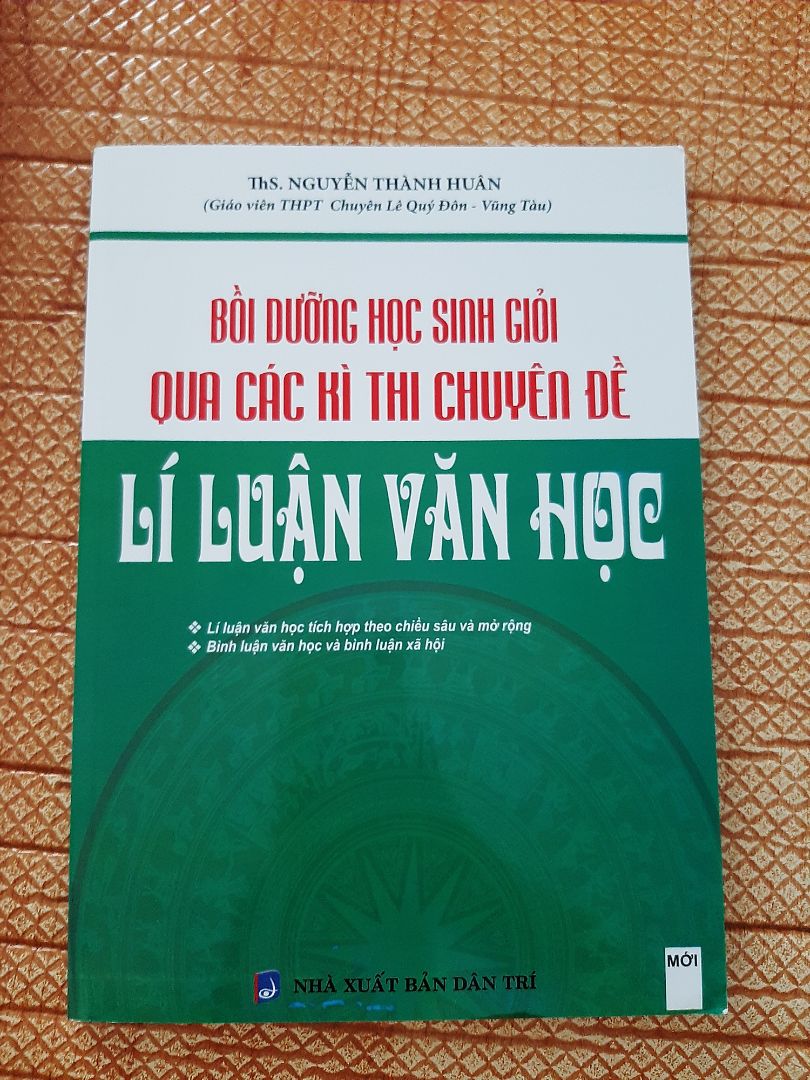Sách mới, thơm, giấy ổn, nội dung hay. Nhưng cái làm mình bực mình là sách có chỗ dơ, k thể lau ra đc và hộp sách lúc giao về thì bung hết cả ra, cuốn sách cứ như sắp rớt xuống vậy ??. Mình là người yêu sách nên rất xót cho em nó. Đáng lẽ tính cho 1 sao nhưng vì anh shipper thân thiện nên mình cho thêm 1 sao nữa. Hy vọng tiki sẽ khắc phục việc này. ??