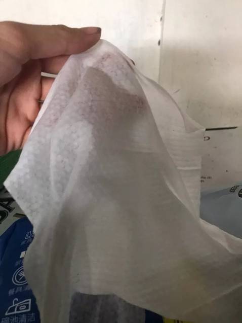 Khăn giấy dày dặn, thành phần an toàn cho da tay, lau sạch , 10 điểm