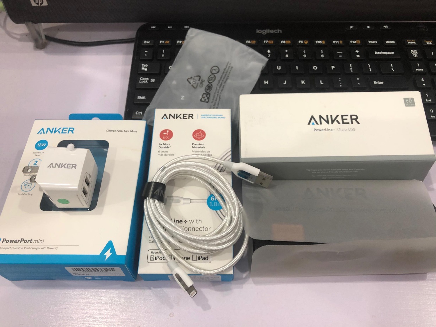 Đặt hàng chỉ sau 3h là đã có hàng,vì tôi sử dụng Tikinow, nhân viên giao hàng nhanh chóng,vui vẻ. Nói về sản phẩm ANKER thì phải nói là mẫu mã đẹp,xài tốt,từ đóng gói bao bì đến sản phẩm đẹp từng chi tiết,nên tôi tin dùng chọn mua cùng một lúc 3 sản phẩm nhứ ý,đặc biệt là có thêm một bao da bọc dây rất tinh tế,tăng phần giá trị sản phẩm thương hiệu.Thanks Tiki và gian hàng bán tốt