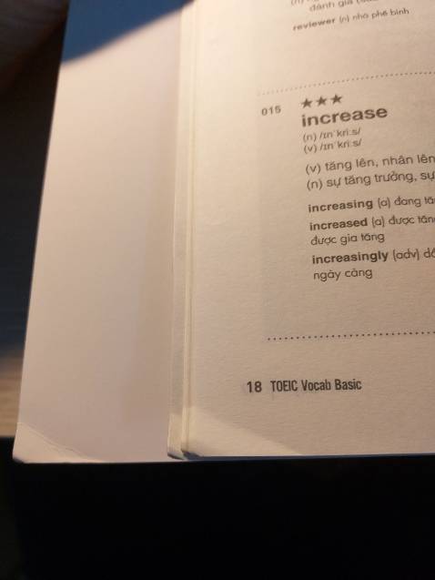 Sách bị dập góc và quăn trang, cứ như bị đọc rồi vậy. Nội dung tạm ổn, chữ in nhỏ nên hơi khó đọc.