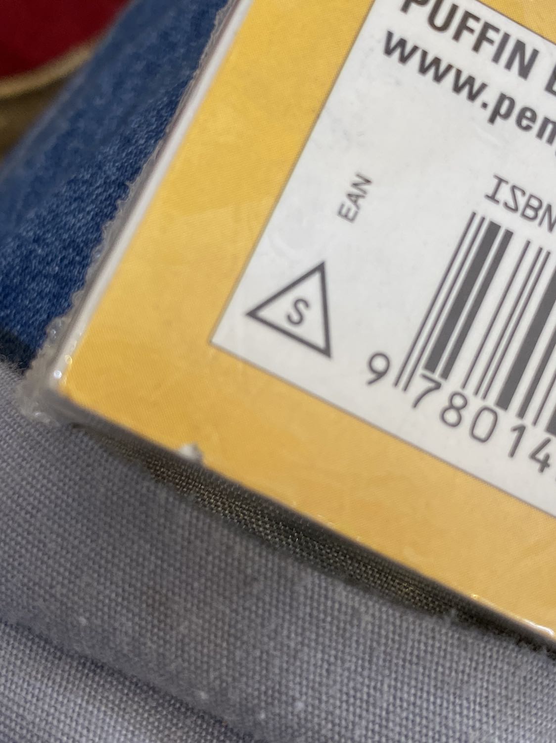 Mình khá hài lòng với sp lần này. Có 1 vài chỗ mình ko ưng lắm là bìa sách đóng lệch hẳn + bị vết đen đen mà giống vết cháy + rách 1 tí tị tì tí tầm 1mm2 :)))
Còn lại thì bên trong có các hình ảnh minh họa đẹp lắm, truyện rất ok?❤️