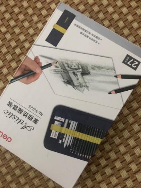 Đóng gói rất cẩn thận, chì mềm nét nhưng túi đựng hơi nhỏ nên khi bỏ bộ chì vào thì khó đóng túi