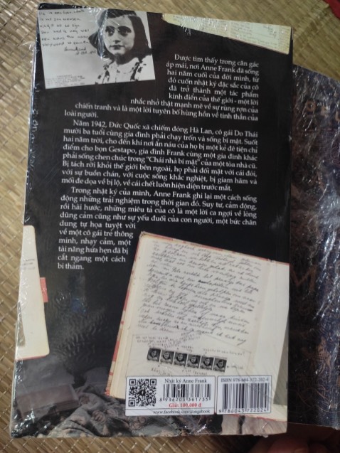 Sách còn nguyên seal nên mình chưa nỡ mở ra.