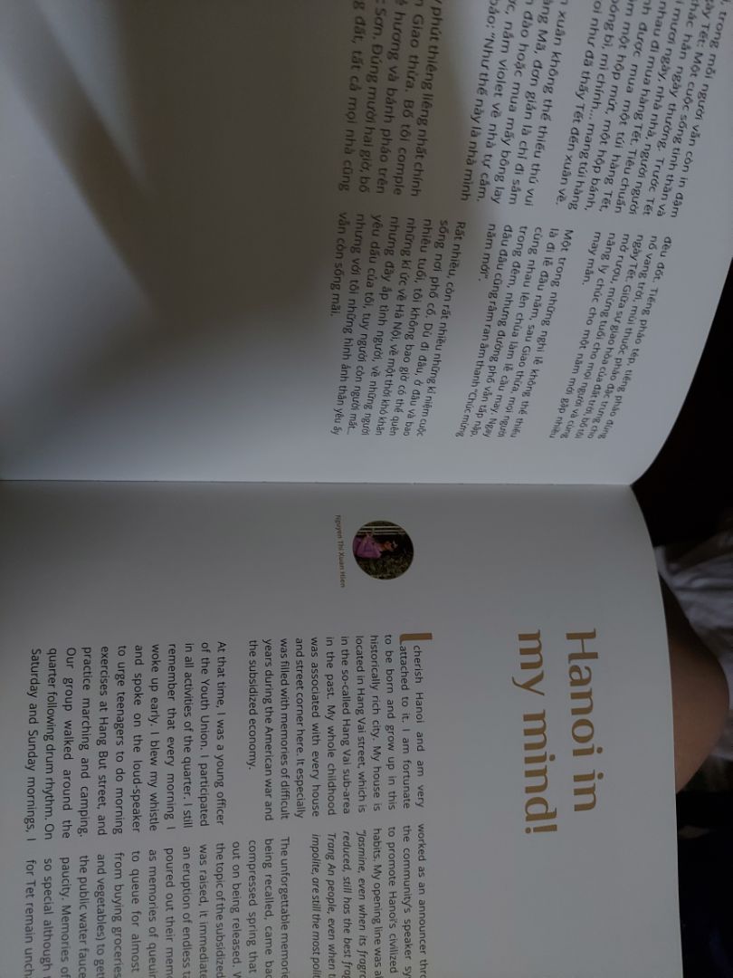 Sách nhiều hình ảnh , nói về phố cổ thời xưa , sách song ngữ