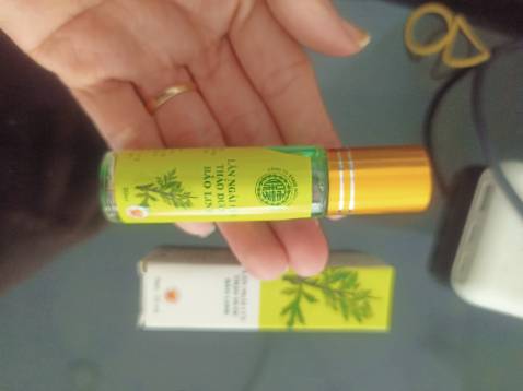 Cảm ơn shop giao hàng cực nhanh, dầu đúng hàng chính hãng rất thơm , mùi thơm dễ chịu , xoa lên trán mát rượi hương thơm lâu , dễ chịu giảm bớt đau đầu , sẽ mua thêm vài chai để dành